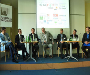 Paneliści podcza seminarium