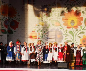 W gminie Tarnów powstał najpiękniejszy wieniec dożynkowy w kraju! Podziwiała go Pierwsza Dama 