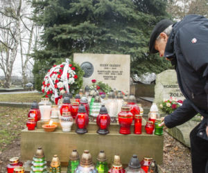Spotkanie przy grobie Józefa Oleksego na Powązkach