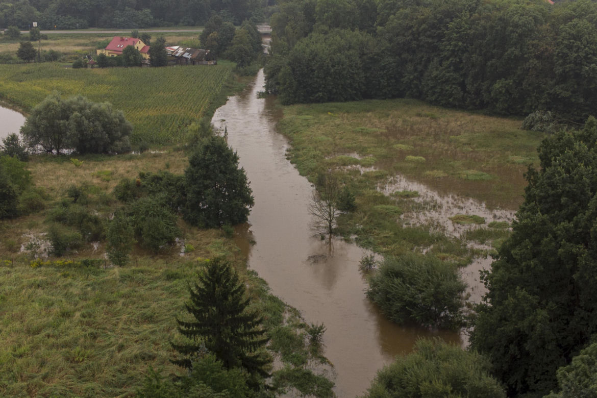 Czarna Woda zalewa Gniechowice