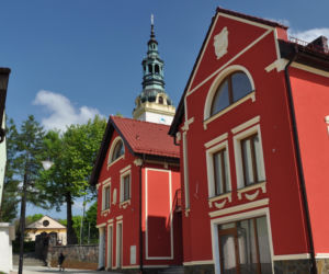 To jedno z najpiękniejszych miast w woj. śląskim. Leży w dawnej Małopolsce i zachwyca zabytkową łaźnią