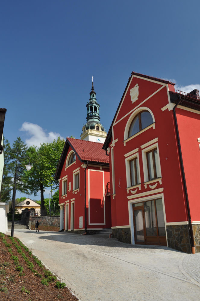 To jedno z najpiękniejszych miast w woj. śląskim. Leży w dawnej Małopolsce i zachwyca zabytkową łaźnią