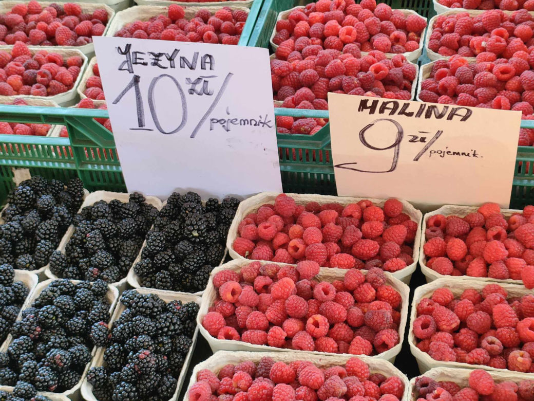 Cena czereśni i truskawek na łódzkich targowiskach. Zobacz, ile kosztują owoce w Łodzi