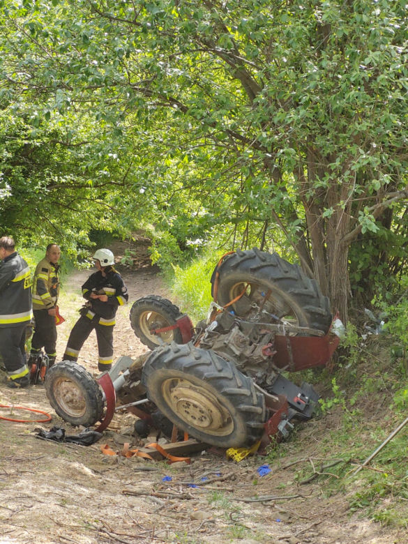 Rolnik przygnieciony przez ciągnik. Śmigłowiec ratowniczy zabrał go do szpitala