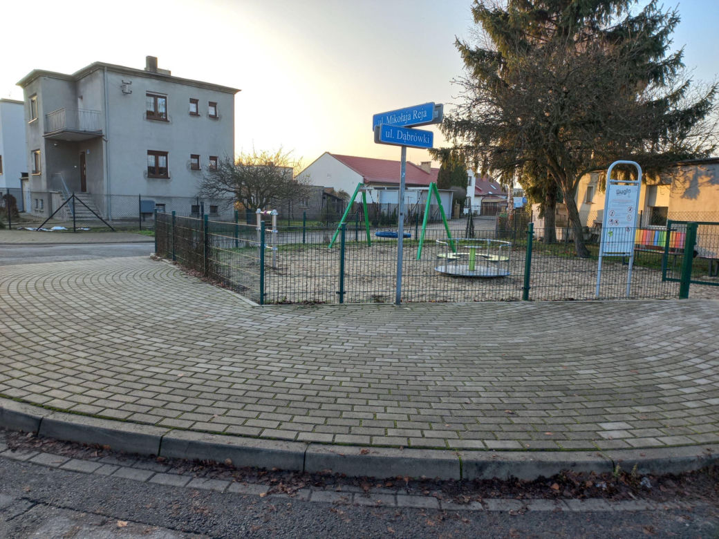 Samochodem już nie przejedziesz. Zmiany na przejeździe kolejowym przy Dąbrówki w Lesznie