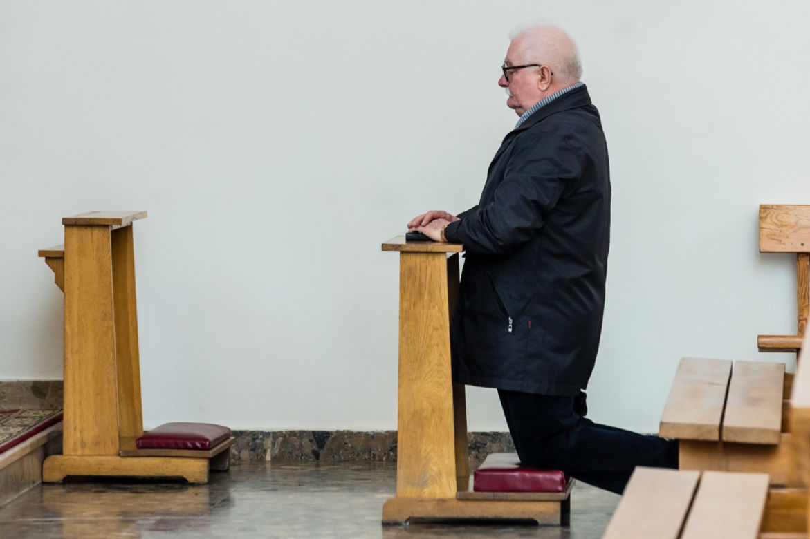 Koronawirus w Trójmieście. Ochroniarze Lecha Wałęsy w maseczkach