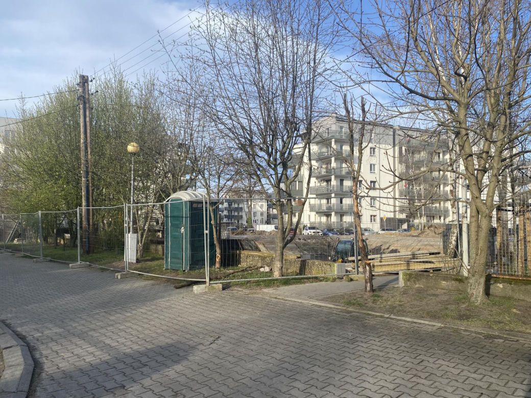 Prace przy ul. Harcerskiej w Zielonej Górze idą jak burza! O drzewie i wodzie nie ma śladu
