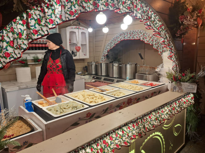 Jarmark Bożonarodzeniowy 2025 na Rynku Głównym w Krakowie. Jedzenie drogie jak nigdy