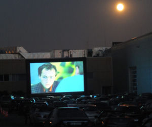 W kinie w Lublinie...nocą w samochodzie. Ruszyło pierwsze kino samochodowe
