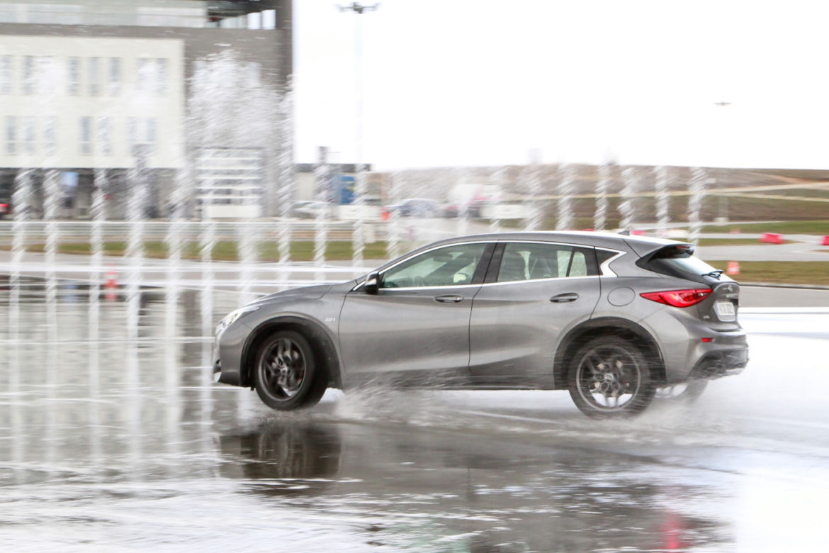 Infiniti Q30 na Torze Jastrząb 