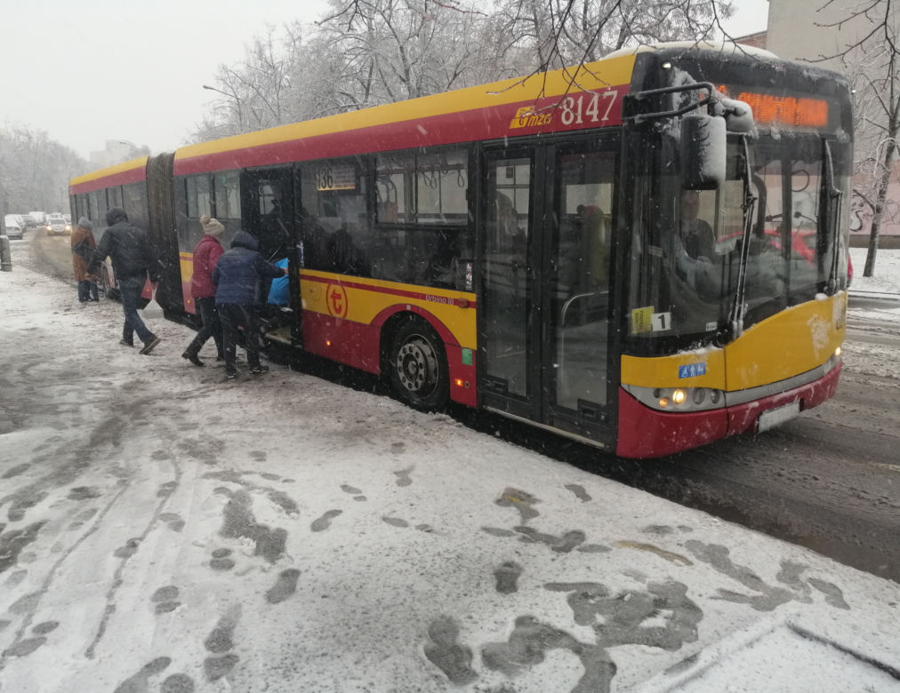 Śnieg zaskoczył Warszawę