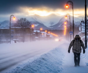 W tej wsi śnieżne zaspy sięgają metra! Mieszkańcy nie mogą nawet dostać się do sklepu. Jedzą to, co zostało ze świąt