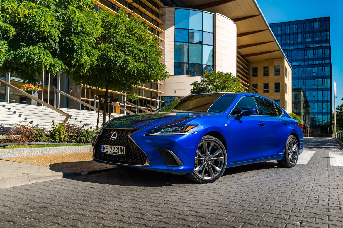 Lexus ES300h F Sport