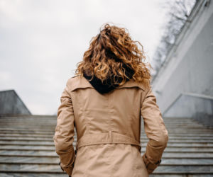 Zwykłe schody potrafią zdradzić stan twojego serca. Naukowcy wskazują, kiedy zadyszka to sygnał alarmowy