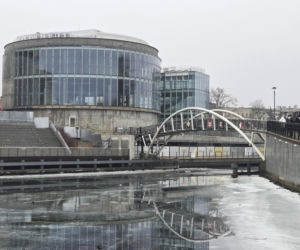 Duże opóźnienie rozbudowy Opery Nova. IV krąg wciąż w budowie