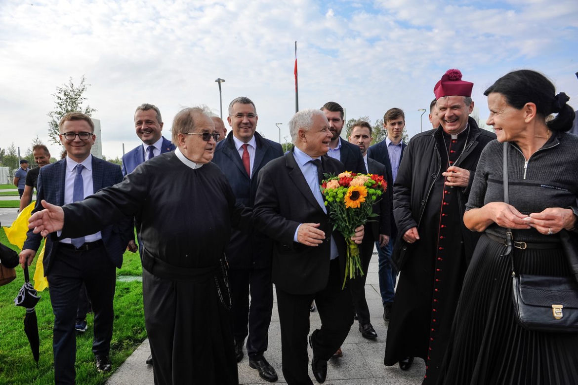 Ukłony dla Rydzyka, uśmiech dla Kaczyńskiego