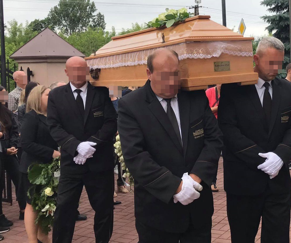 Pogrzeb zamordowanej 16-latki z Dzierzgowa. Karolinę żegna cała wieś
