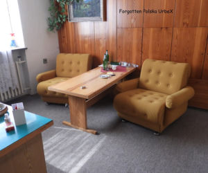 Pusta flaszka na stole, komputery i dziecięce zabawki w pokojach. Tajemniczy hotel na granicy polsko-czeskiej [ZDJĘCIA]