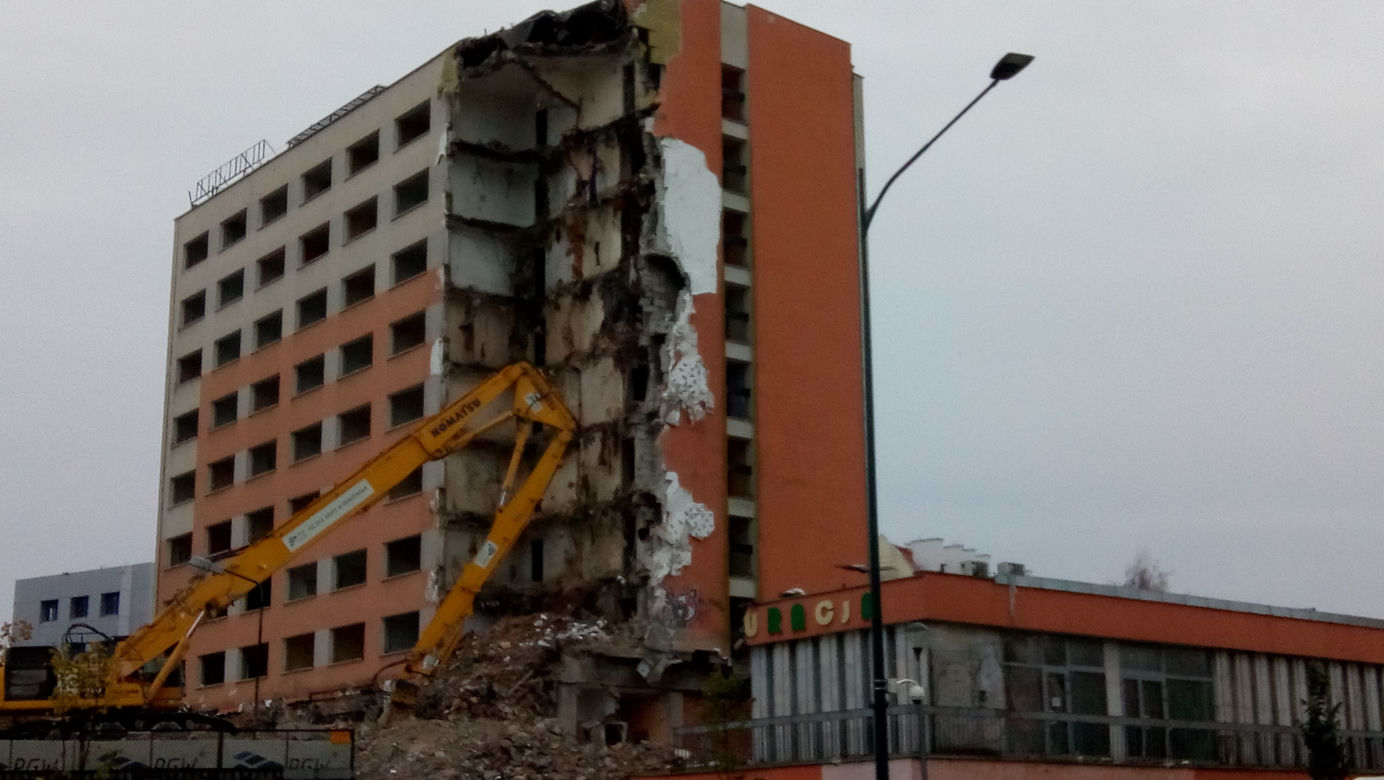 Olsztyn. Rozbiórka hotelu widmo