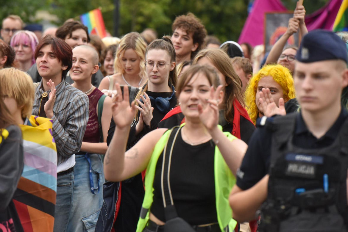 VI Toruński Marsz Równości. Przeciwnicy modlili się w centrum