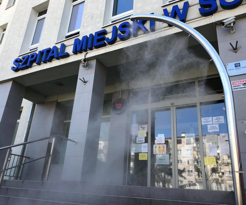 Kurtyna dezynfekująca przed Sosnowieckim Szpitalem Miejskim 