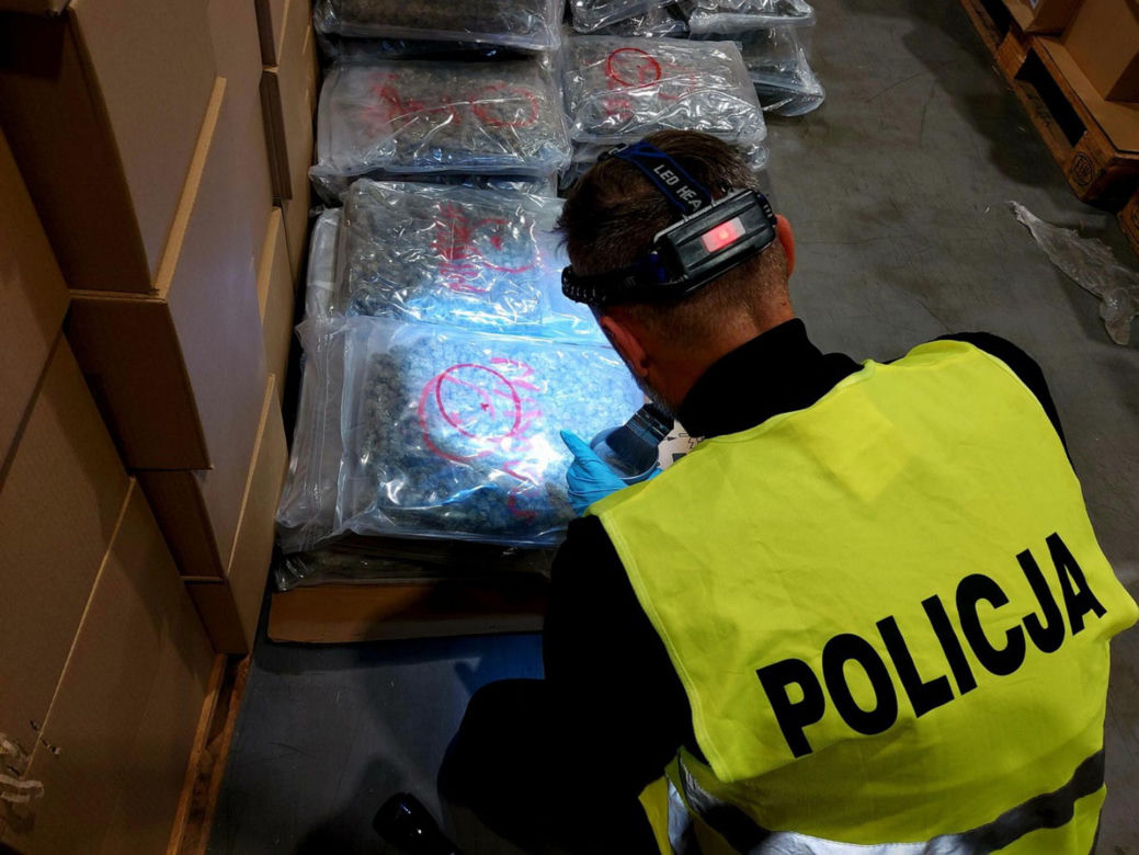 Policjanci dał dom psim emerytom