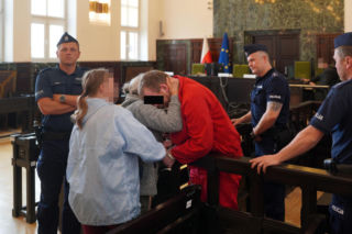 Usłyszał obrzydliwe słowa o swojej matce i chwycił za nóż. Ojcu zadał kilkanaście ciosów