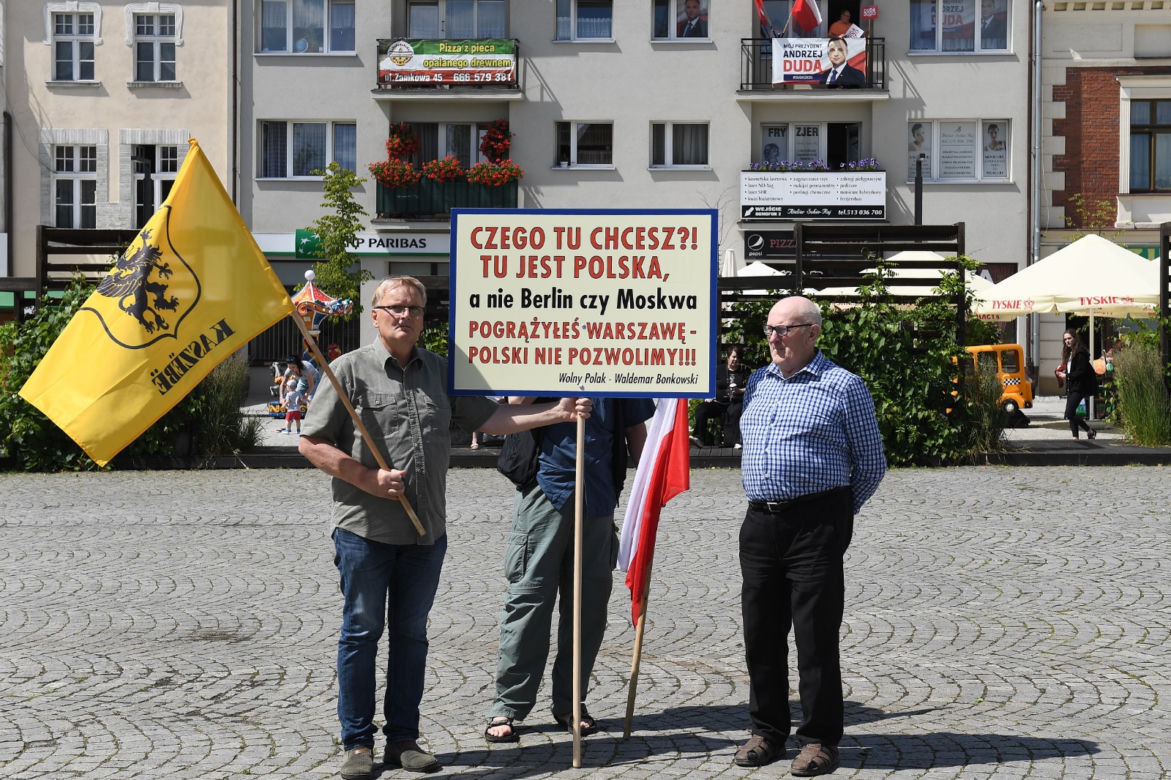 Kartuzy: Trzaskowski poskubał truskawek. Kaszubi go pogonili [ZDJĘCIA]