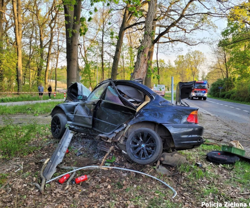 18-latek rozbił się o drzewo