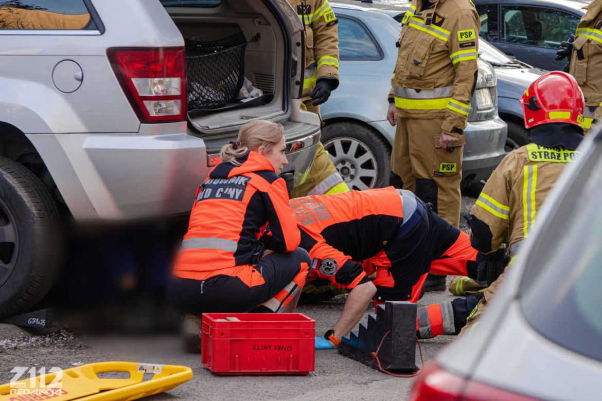 Zabrze: 42-latek przygnieciony przez samochód osobowy