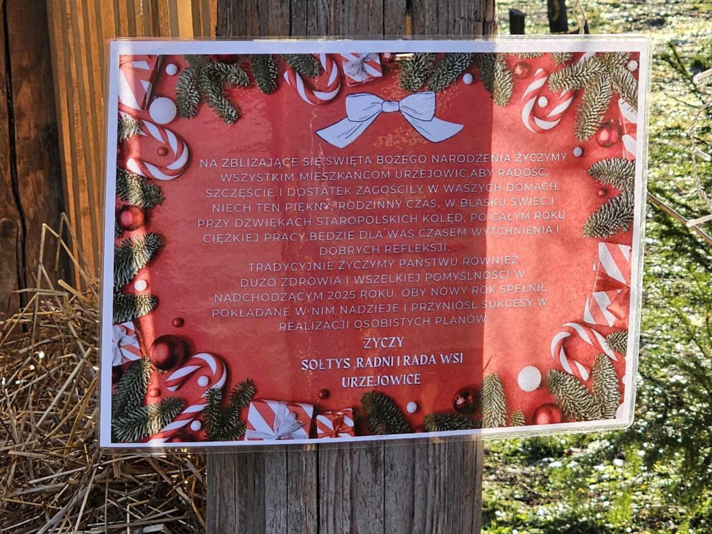 Mieszkańcy sami wykonują świąteczne ozdoby.