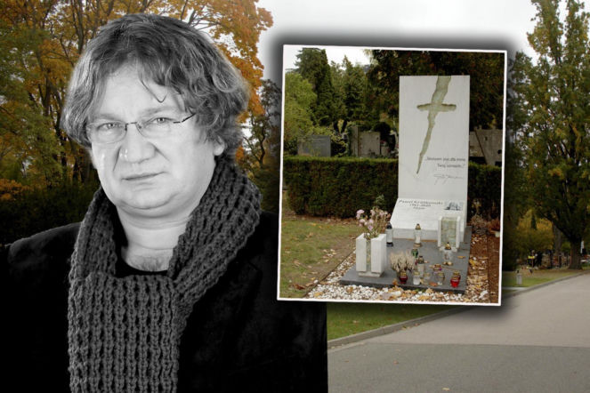 Słońcem jest dla mnie Twój uśmiech. Grób Pawła Królikowskiego na Powązkach. Tu spoczywa gwiazdor Rancza