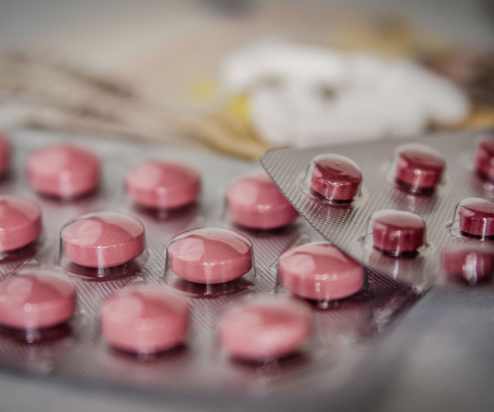 17-latek z Suwałk kupił w aptece leki przeciwbólowe. Grozi mu nawet 8 lat więzienia