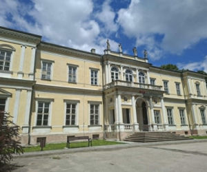 Rezydencja nie powstała bowiem jako zwykły dom mieszkalny. Miała być gigantycznym skarbcem dla Biblioteki Ordynacji Myszkowskiej
