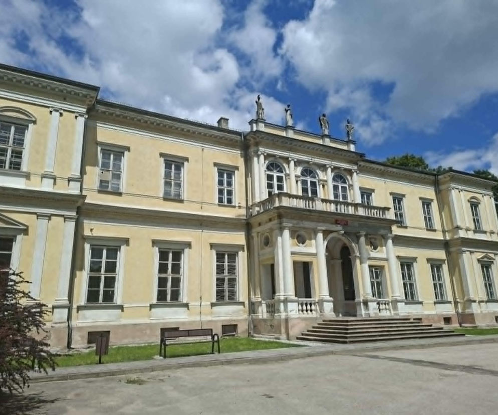 Rezydencja nie powstała bowiem jako zwykły dom mieszkalny. Miała być gigantycznym skarbcem dla Biblioteki Ordynacji Myszkowskiej