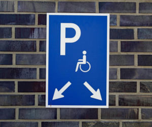 Auto bez przesiadania się z wózka. PCPR w Ostrzeszowie ogłasza nabór wniosków