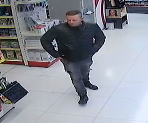 Policja szuka tych mężczyzn