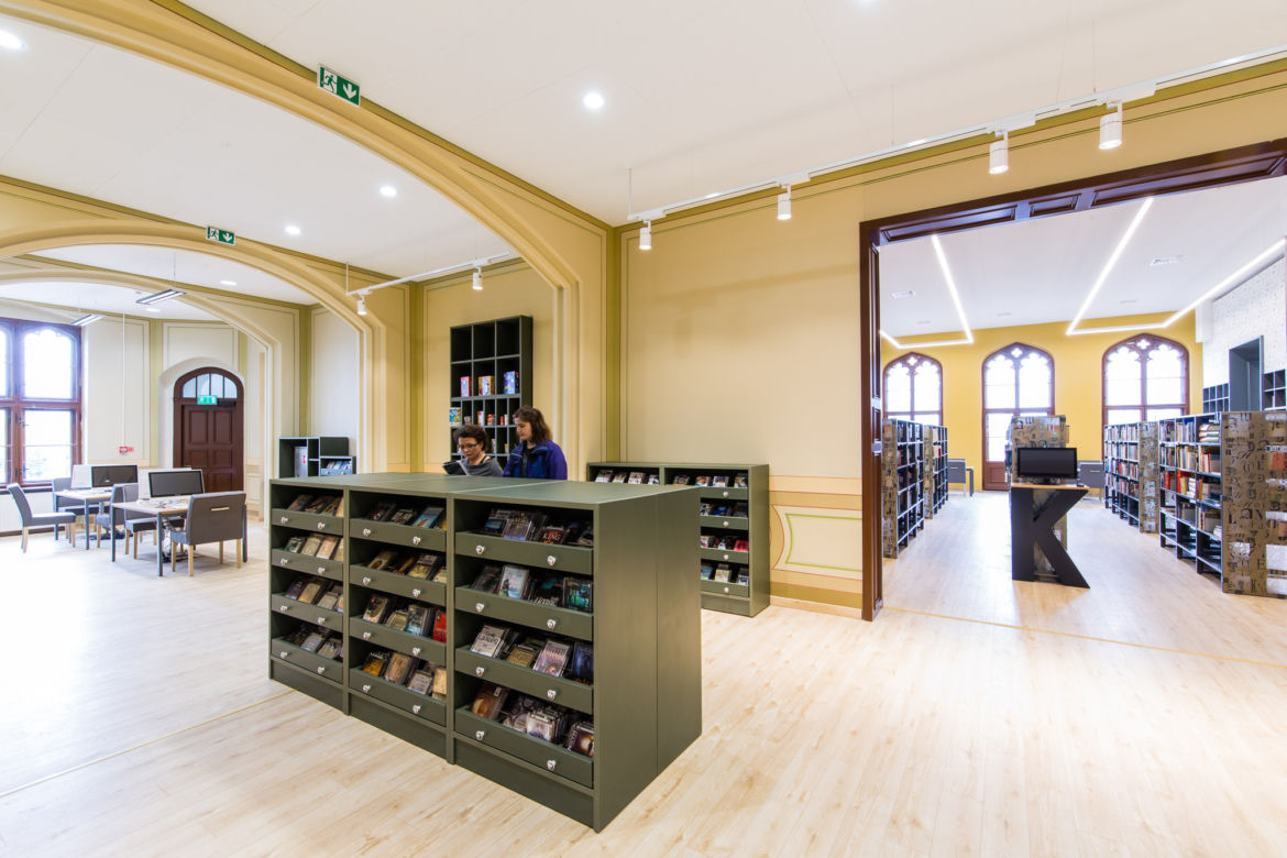 Biblioteka na dworcu Wrocław Główny