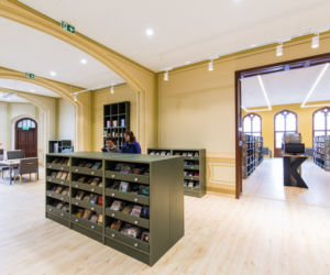 Biblioteka na dworcu Wrocław Główny