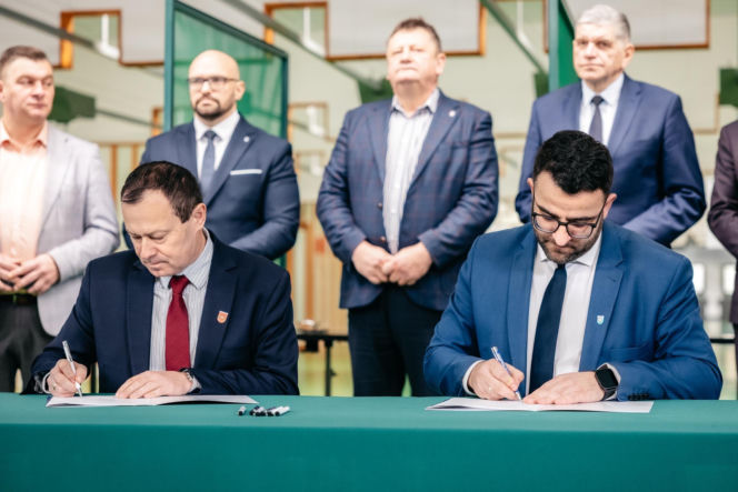 Powiat rzeszowski i łańcucki z porozumieniem o wsparciu w kryzysach. Chodzi o sprzęt, logistykę i ewakuację