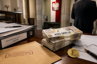 Spotkanie polityka PiS na Ibizie. Przy stole szef Zondacrypto i były agent CBA