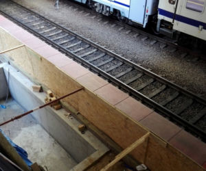 Budowa ruchomych schodów na dworcu Poznań Główny