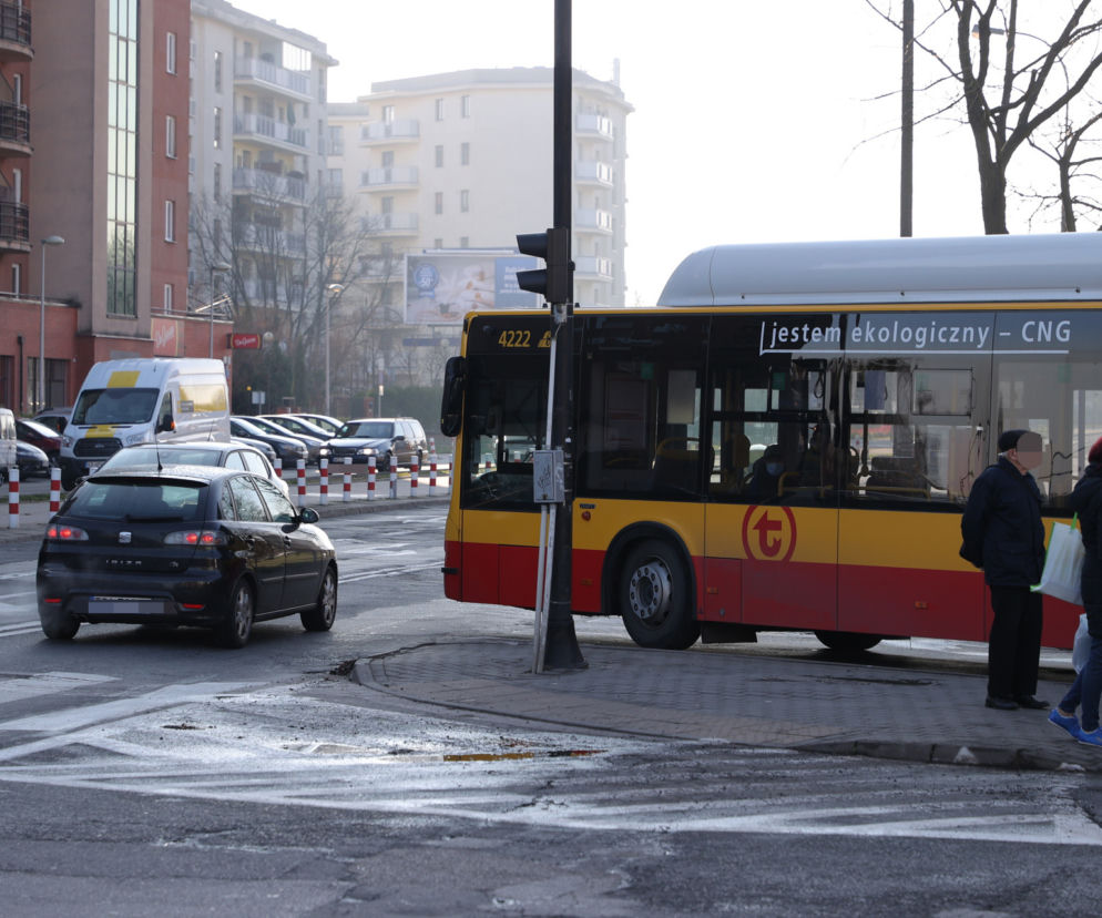 Skrzyżowanie grozy na Bielanach. Codziennie dochodzi tu do niebezpiecznych sytuacji