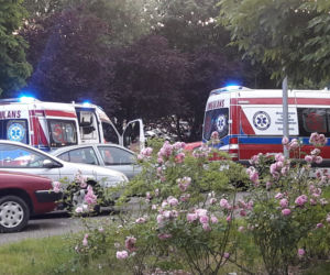 Dwoje dzieci wypadło z okna wieżowca