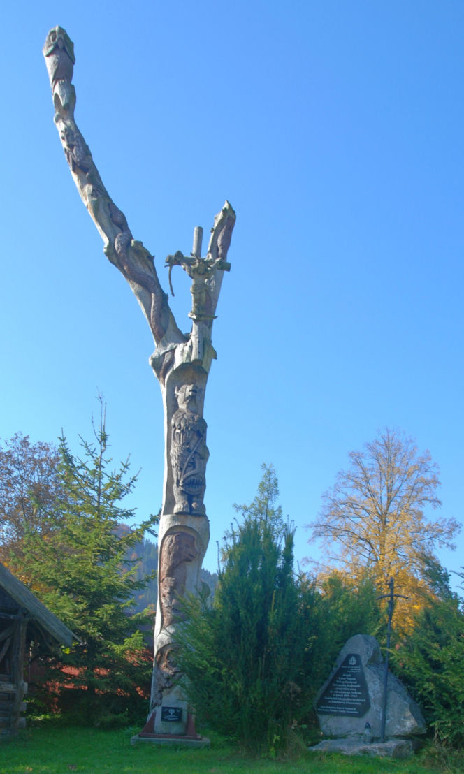 To jedna z najpiękniejszych wsi w województwie małopolskim. Kiedyś była częścią popularnego uzdrowiska