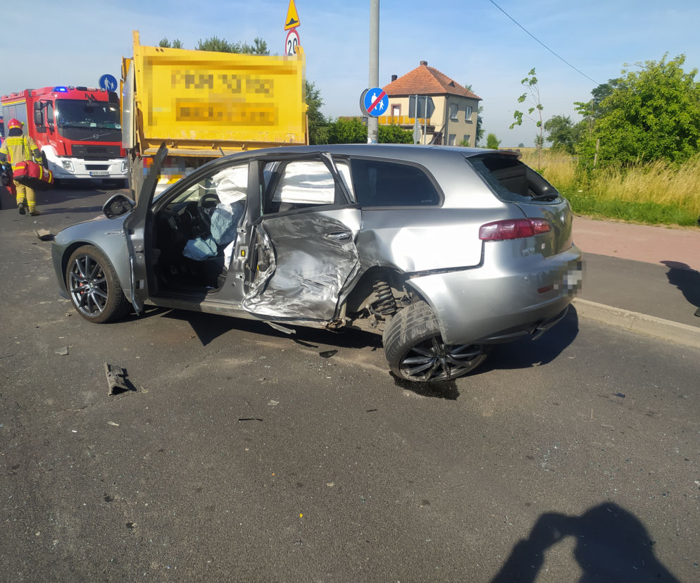 Zderzenie trzech pojazdów pod Krotoszynem. Poszkodowana matka z dwójką dzieci!