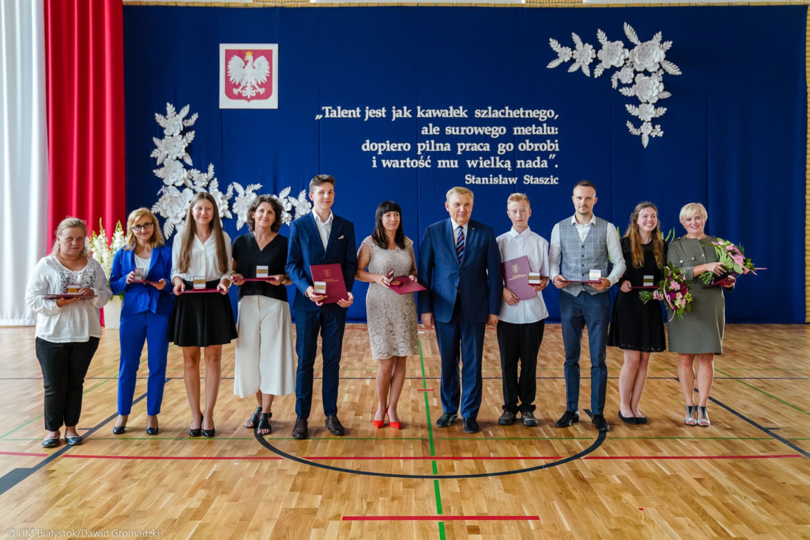 Początek nowego roku szkolnego w Białymstoku. Naukę rozpoczęło 39 tys. dzieci i młodzieży