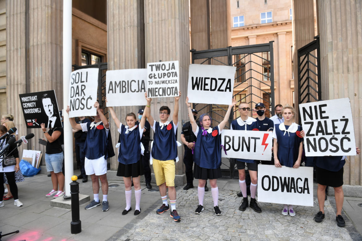 "Gruntujemy Cnoty Niewieście": Ogólnopolski Strajk Kobiet 19.07.2021