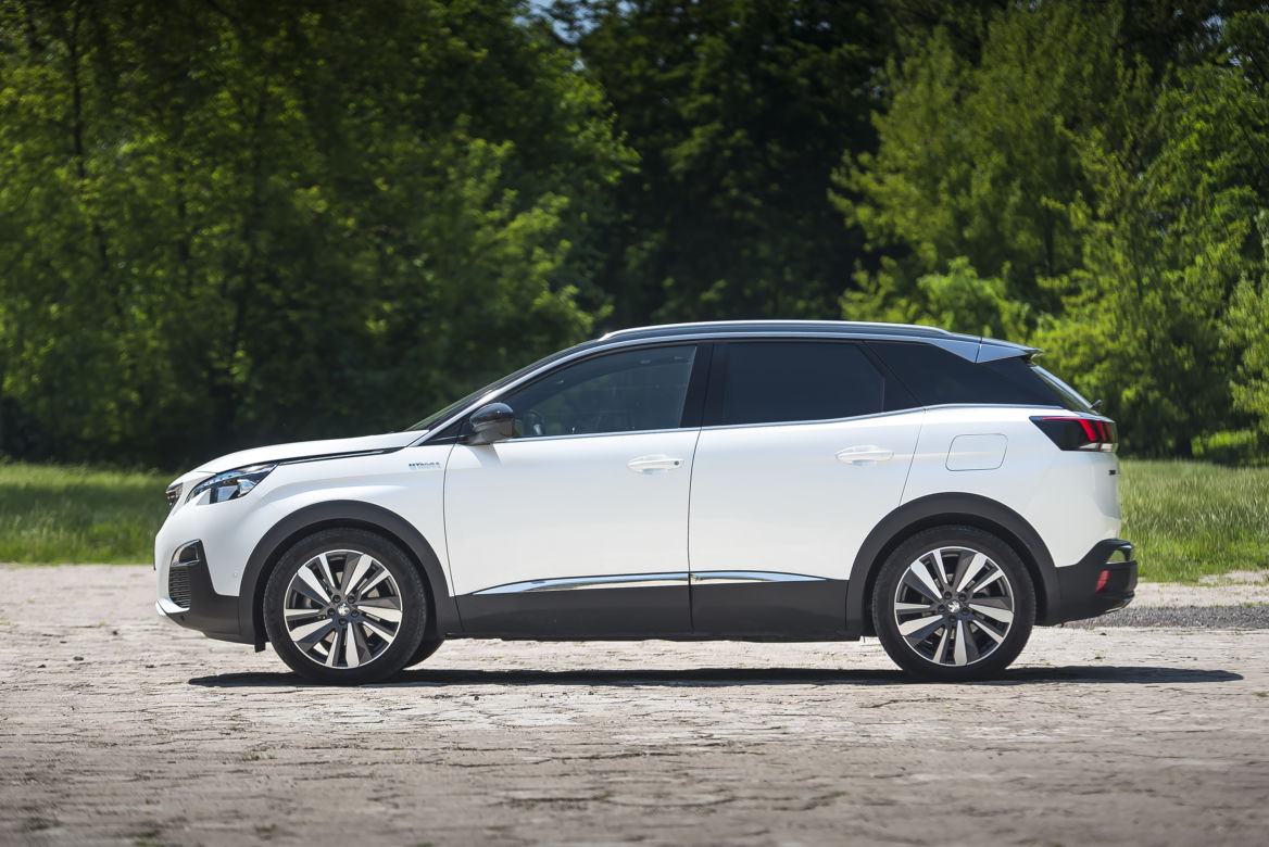 Peugeot 3008 GT HYbrid4 300 KM e-EAT8