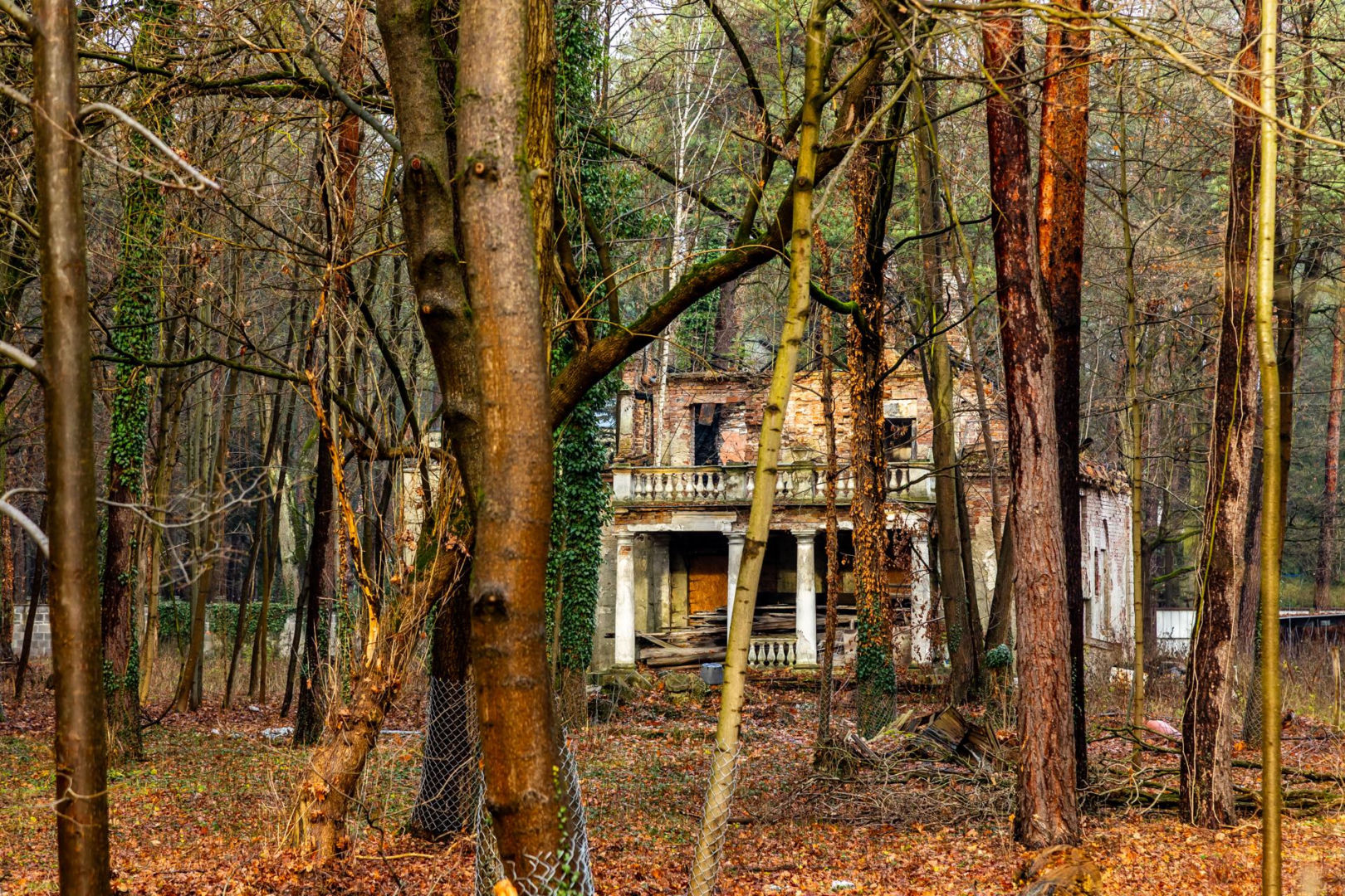 Opuszczona willa w Konstancinie